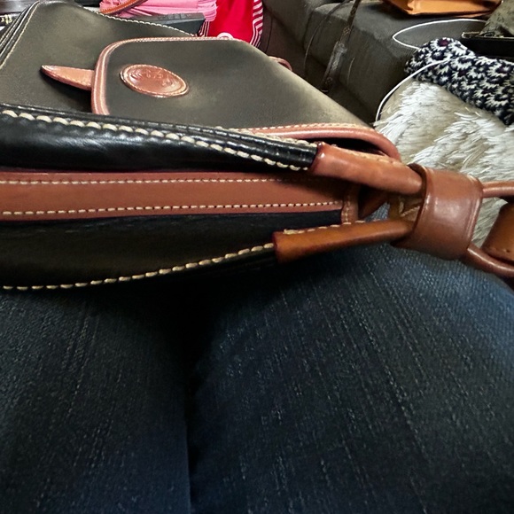 Dooney & Bourke Donegal Crest small shoulder bag/crossbody. Beautiful. - Picture 7 of 12